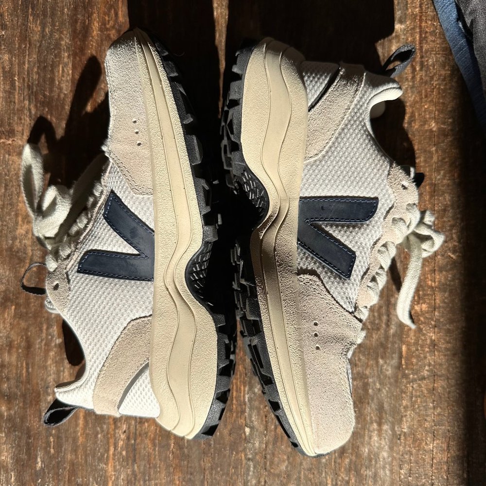 Veja Venturi Sneakers - like new